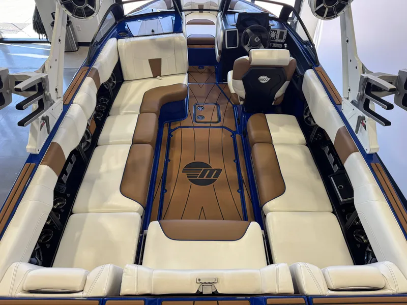 Slide: The Image of Malibu Wakesetter 23 LSV 2021 - 13