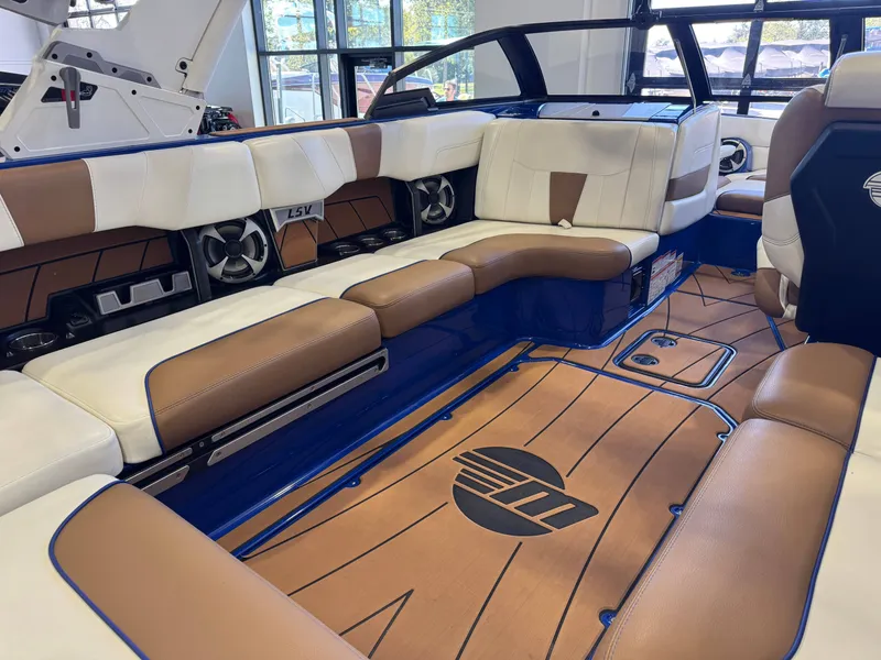 Slide: The Image of Malibu Wakesetter 23 LSV 2021 - 14