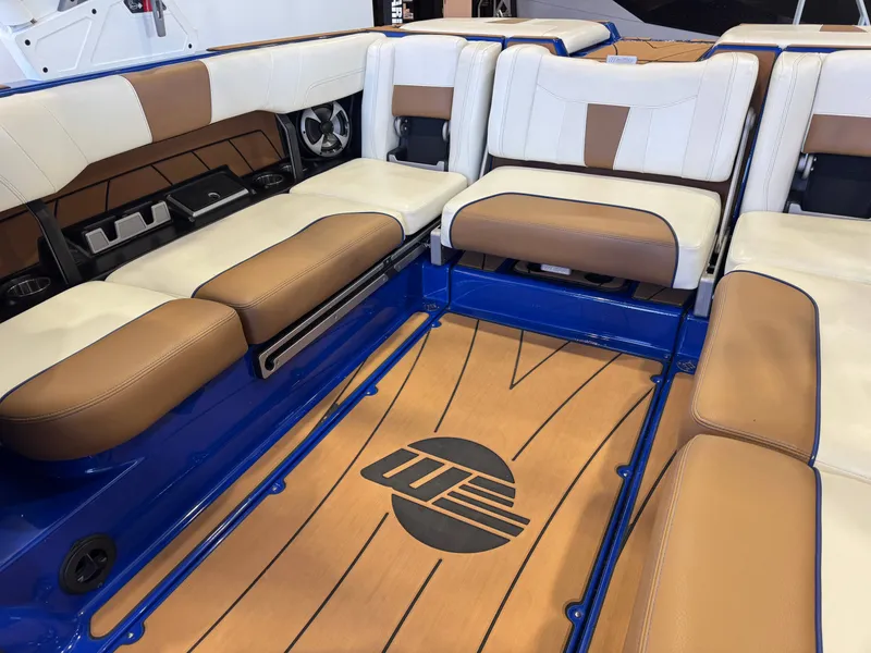 Slide: The Image of Malibu Wakesetter 23 LSV 2021 - 15