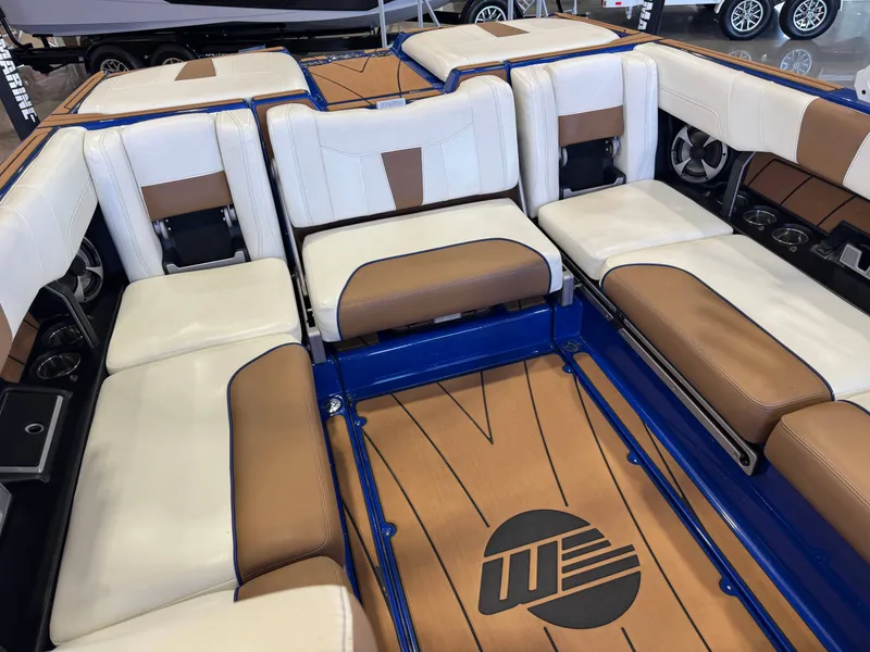 Slide: The Image of Malibu Wakesetter 23 LSV 2021 - 16