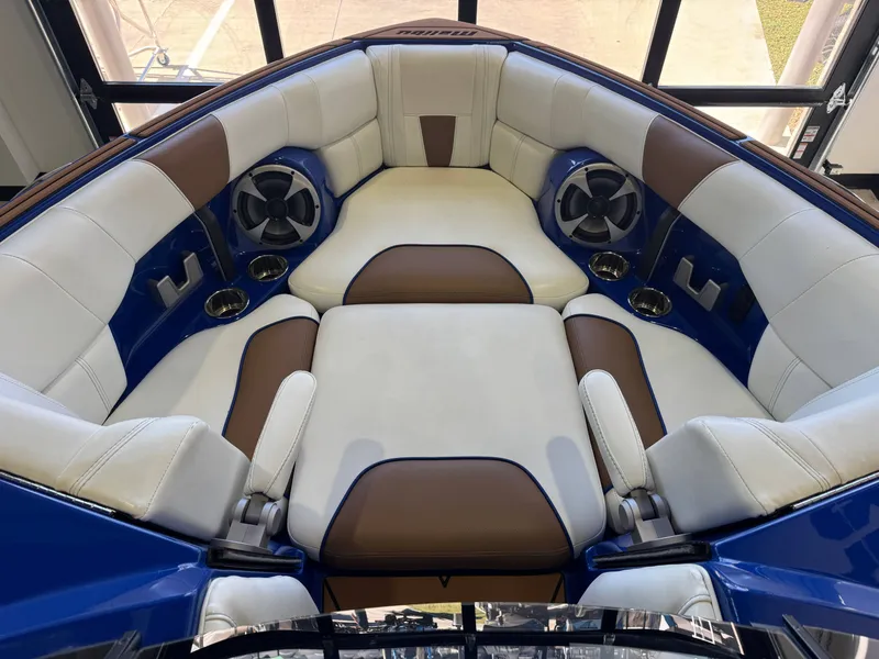 Slide: The Image of Malibu Wakesetter 23 LSV 2021 - 17
