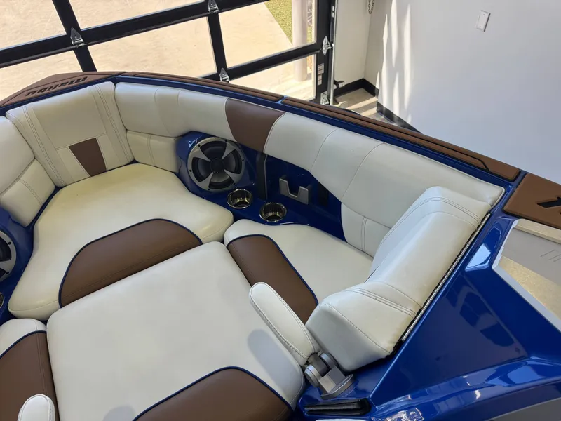 Slide: The Image of Malibu Wakesetter 23 LSV 2021 - 18