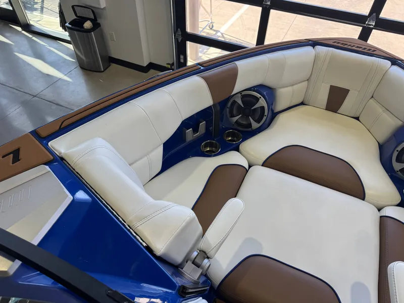 Slide: The Image of Malibu Wakesetter 23 LSV 2021 - 19