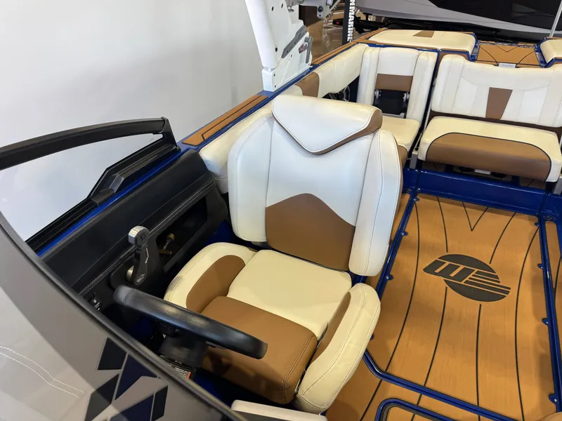 Slide: The Image of Malibu Wakesetter 23 LSV 2021 - 21