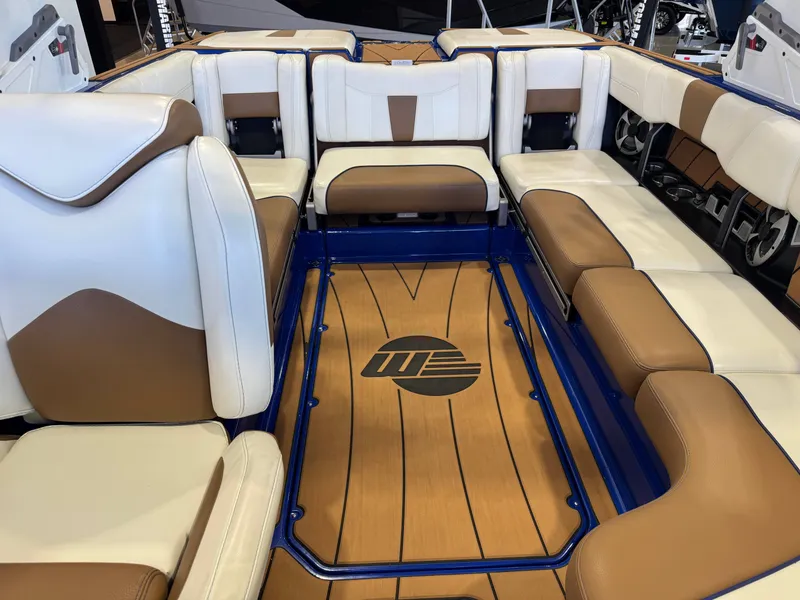 Slide: The Image of Malibu Wakesetter 23 LSV 2021 - 22