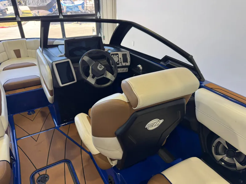 Slide: The Image of Malibu Wakesetter 23 LSV 2021 - 24