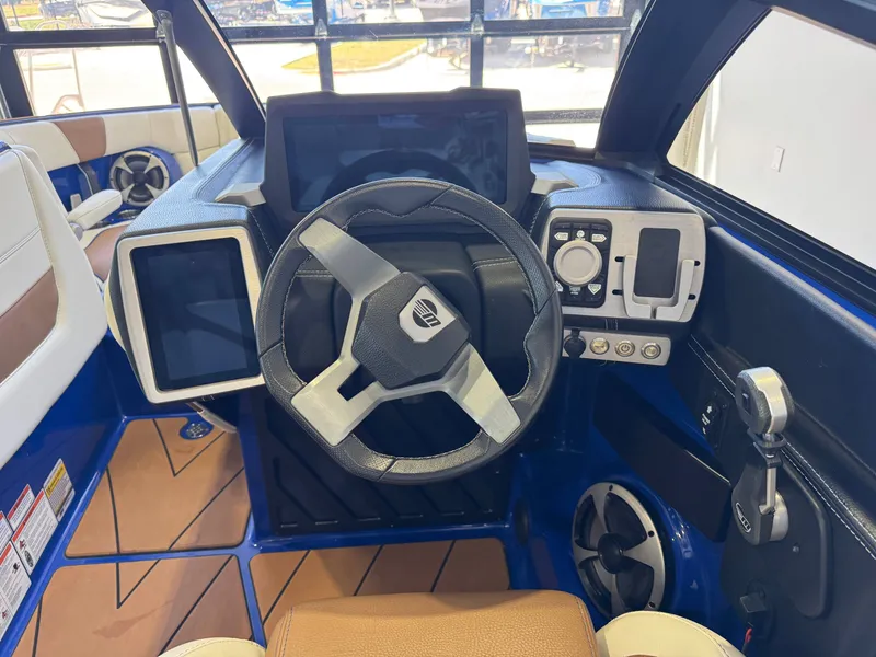 Slide: The Image of Malibu Wakesetter 23 LSV 2021 - 26