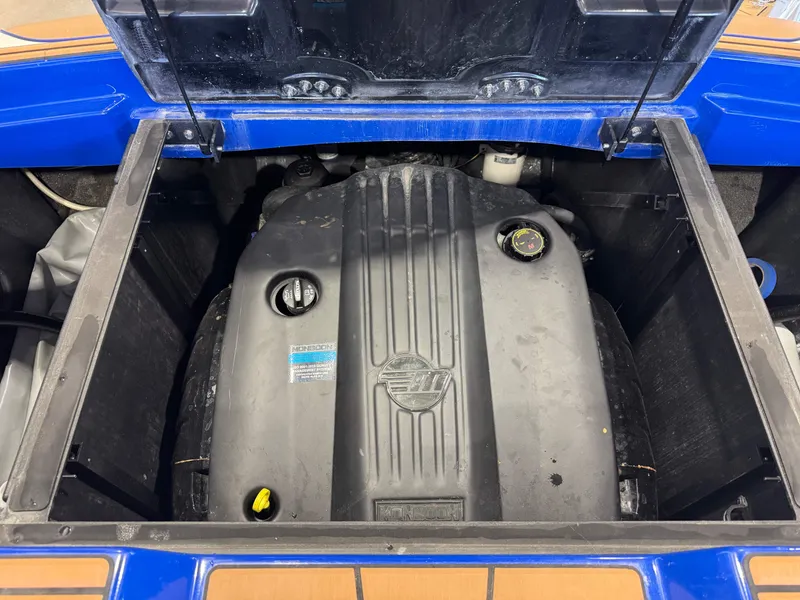 Slide: The Image of Malibu Wakesetter 23 LSV 2021 - 28