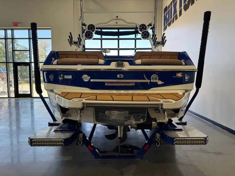 Slide: The Image of Malibu Wakesetter 23 LSV 2021 - 6