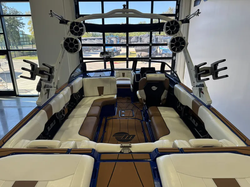 Slide: The Image of Malibu Wakesetter 23 LSV 2021 - 9