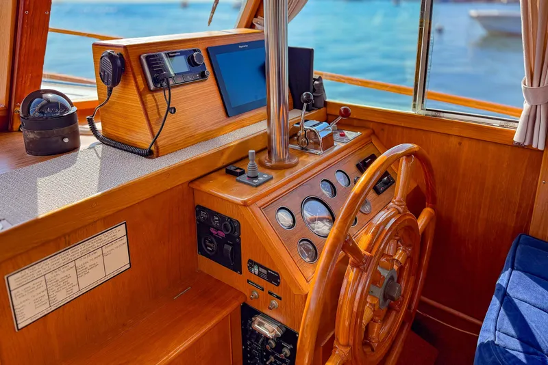 Slide: The Image of Grand Banks 32 Sedan 1987 - 12