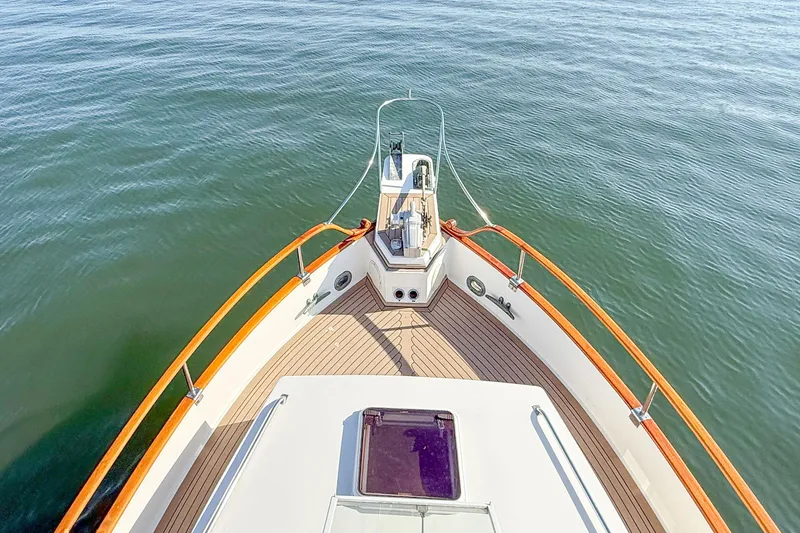 Slide: The Image of Grand Banks 32 Sedan 1987 - 15