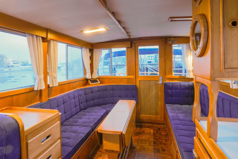 Slide: The Image of Grand Banks 32 Sedan 1987 - 3