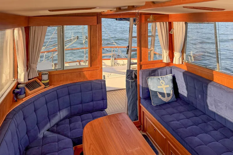 Slide: The Image of Grand Banks 32 Sedan 1987 - 5