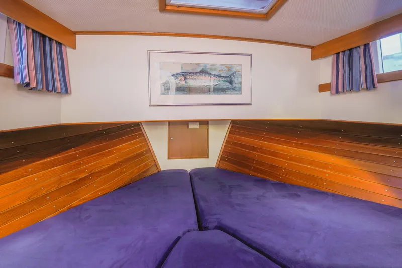 Slide: The Image of Grand Banks 32 Sedan 1987 - 9