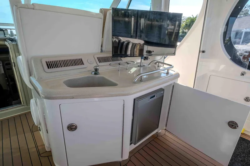 Slide: The Image of 2006 Sea Ray 40 Motor Yacht docked, featuring Raymarine equipment under a clear blue sky. - 8