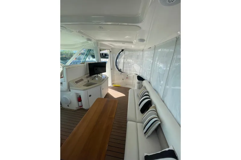 Slide: The Image of Bow of 2006 Sea Ray 40 Motor Yacht with anchor chain and spotlight. - 9