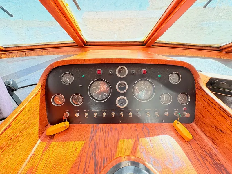 Slide: The Image of Ocean Alexander 50 MK II PHMY 1985 - 23