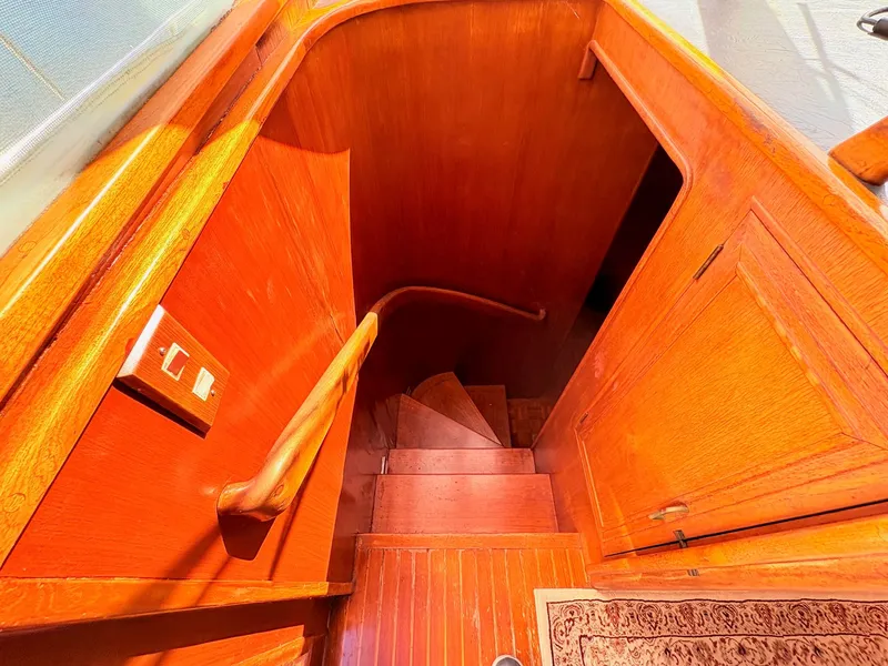 Slide: The Image of Ocean Alexander 50 MK II PHMY 1985 - 27