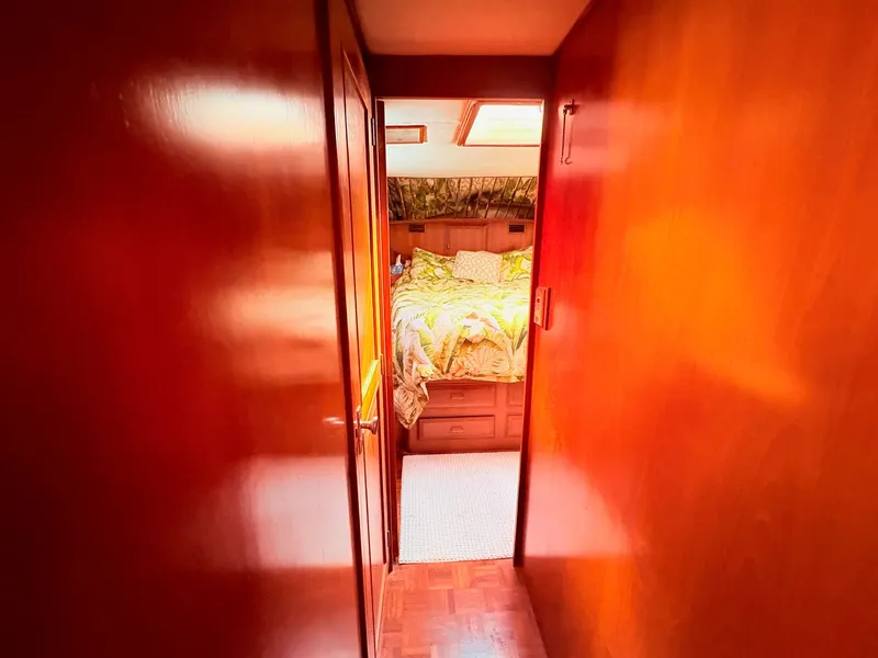 Slide: The Image of Ocean Alexander 50 MK II PHMY 1985 - 29