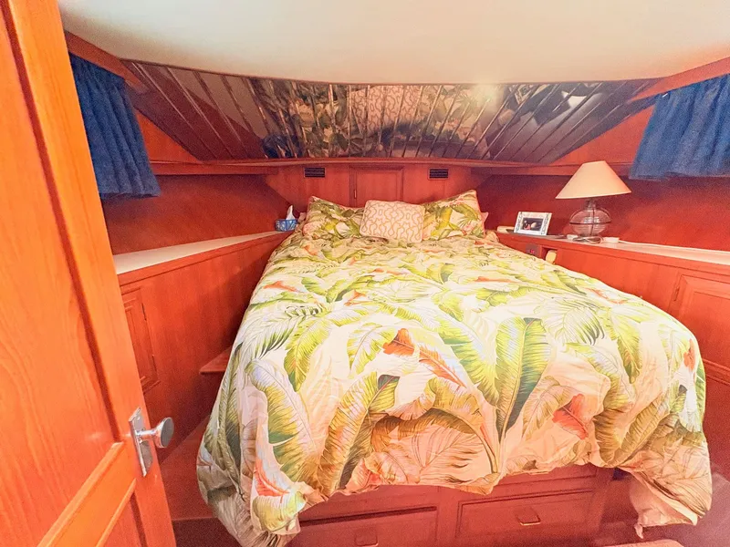 Slide: The Image of Ocean Alexander 50 MK II PHMY 1985 - 30