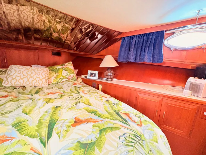 Slide: The Image of Ocean Alexander 50 MK II PHMY 1985 - 32