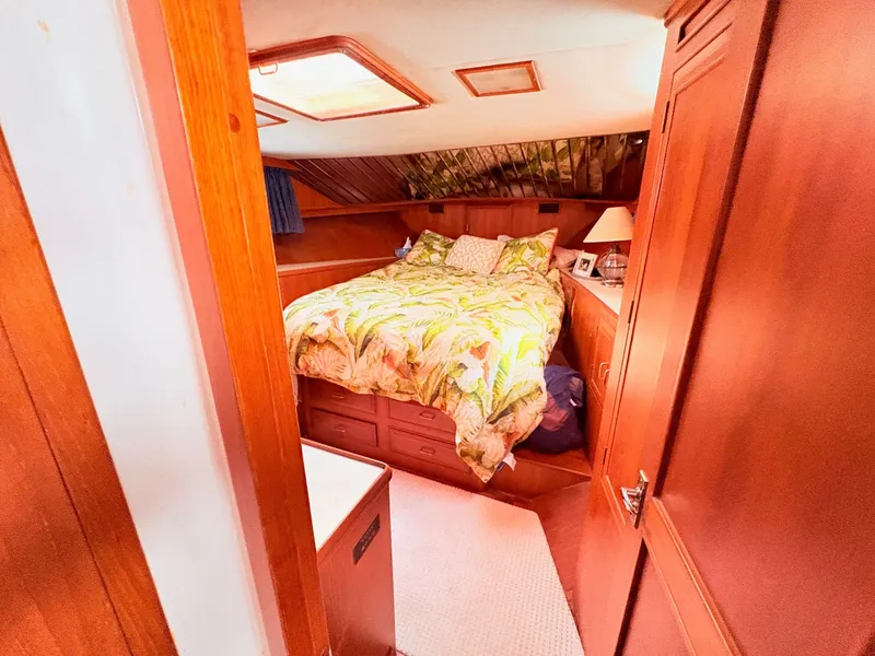 Slide: The Image of Ocean Alexander 50 MK II PHMY 1985 - 36