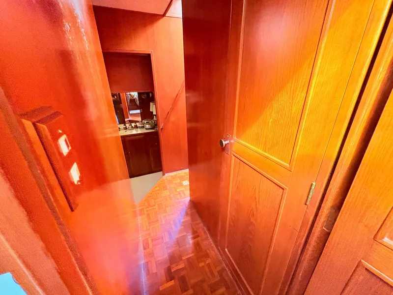 Slide: The Image of Ocean Alexander 50 MK II PHMY 1985 - 37