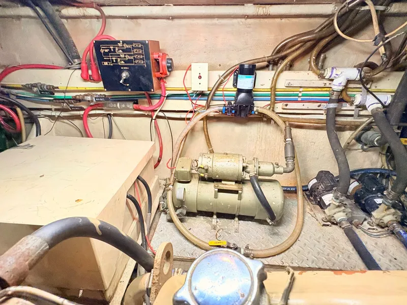 Slide: The Image of Ocean Alexander 50 MK II PHMY 1985 - 85