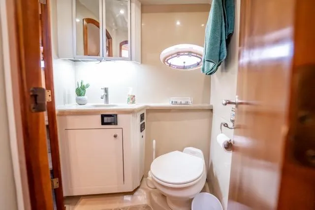 Slide: The Image of 2005 Cruiser Yachts 405 EXPRESS bathroom with modern fixtures and porthole window. - 52