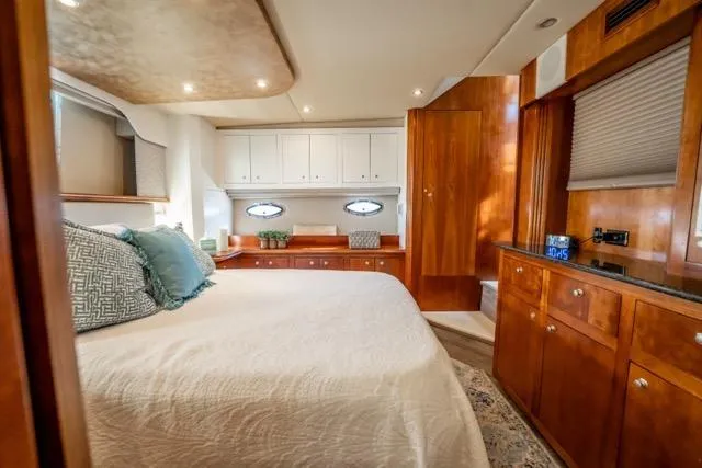 Slide: The Image of Luxurious cabin interior of 2005 Cruiser Yachts 405 EXPRESS with elegant wood finishes. - 66