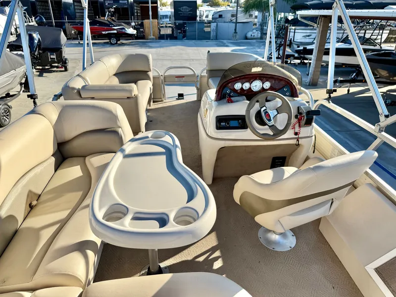 Slide: The Image of Sun Tracker 21' Fishin Barge w/ 90HP Mercury 2010 - 10