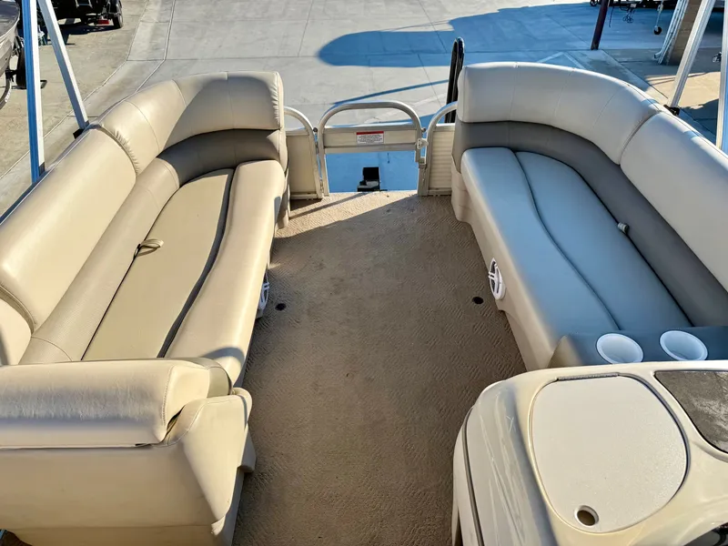 Slide: The Image of Sun Tracker 21' Fishin Barge w/ 90HP Mercury 2010 - 15