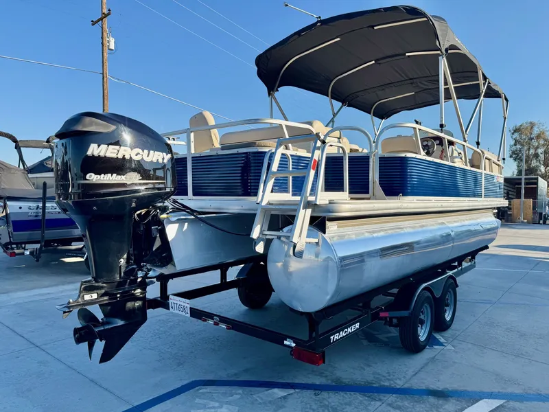 Slide: The Image of Sun Tracker 21' Fishin Barge w/ 90HP Mercury 2010 - 5
