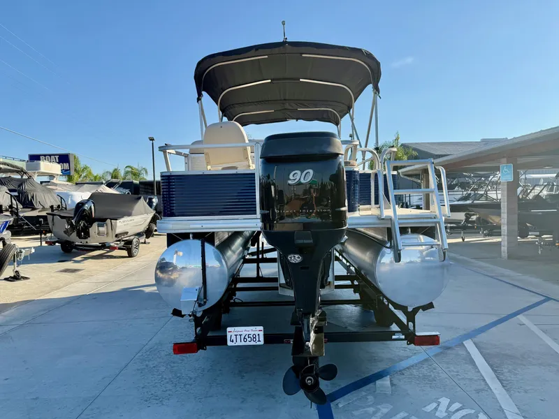 Slide: The Image of Sun Tracker 21' Fishin Barge w/ 90HP Mercury 2010 - 6