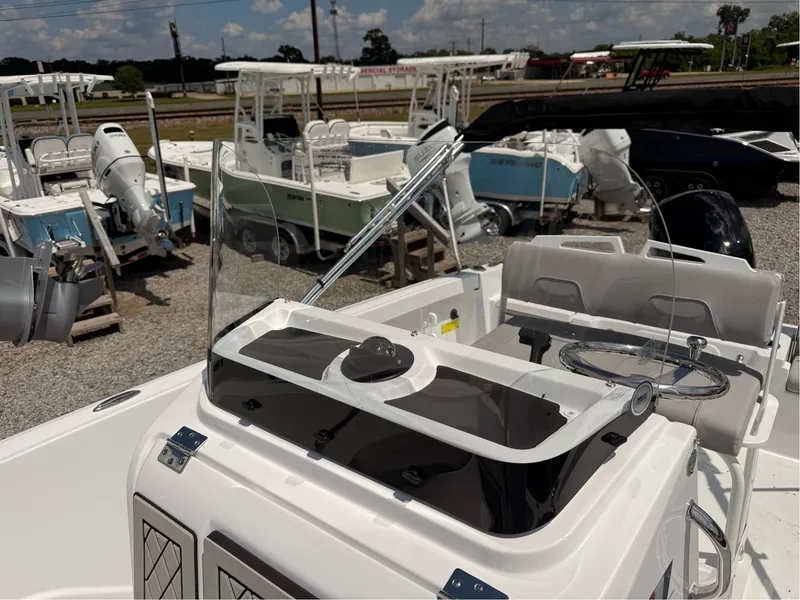 Slide: The Image of Wellcraft 202 Fisherman 2025 - 31