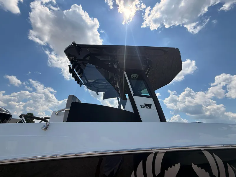 Slide: The Image of Wellcraft 243 Fisherman 2026 - 9