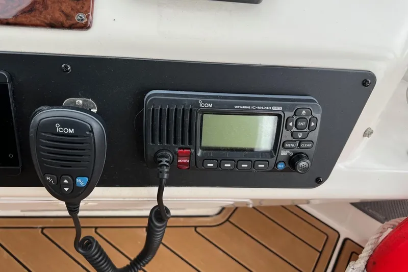 Slide: The Image of ICOM VHF marine radio on 2000 Sea Ray 400 Sedan Bridge dashboard. - 35