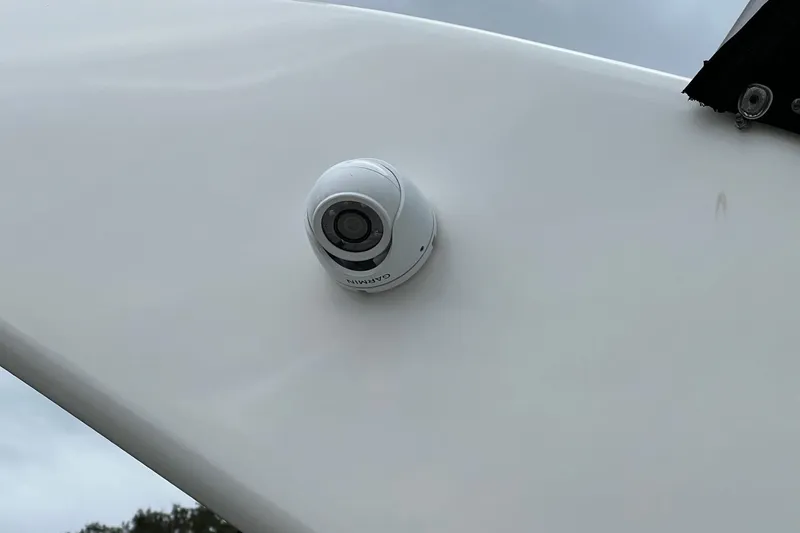 Slide: The Image of Security camera on 2000 Sea Ray 400 Sedan Bridge yacht. - 36