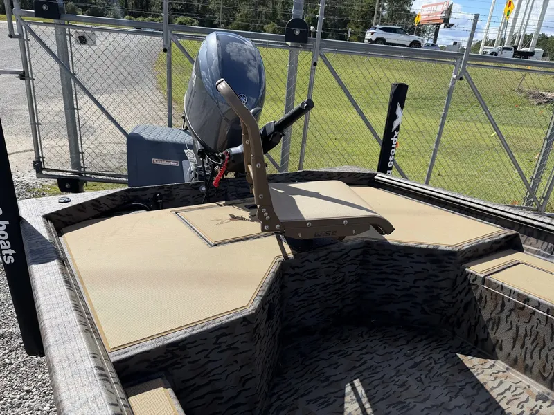 Slide: The Image of Xpress HD Series HD16DB WITH SEADECK/LIVEWELL 2026 - 3