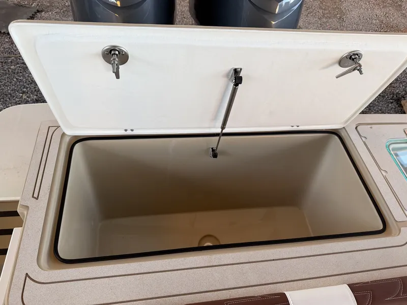 Slide: The Image of Parker Marine 287 Explorer 2026 - 10