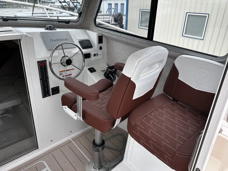 Slide: The Image of Parker Marine 287 Explorer 2026 - 23
