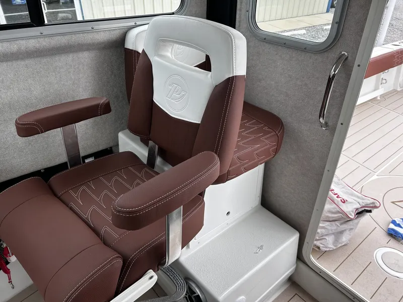 Slide: The Image of Parker Marine 287 Explorer 2026 - 29