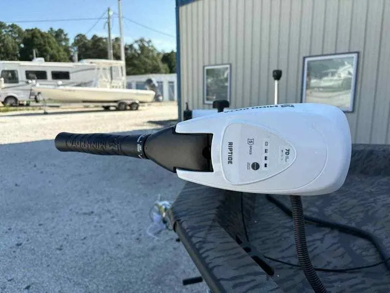 Slide: The Image of Xpress Hyper-Lift Bay Series 210 BAY 2026 - 13