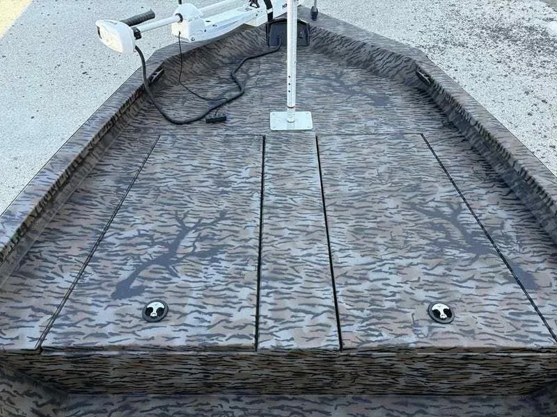 Slide: The Image of Xpress Hyper-Lift Bay Series 210 BAY 2026 - 9