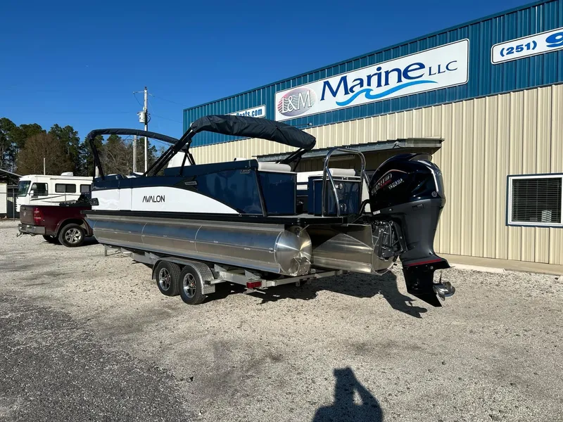 Slide: The Image of Avalon CATALINA 25 QUAD LOUNGER 2025 - 15