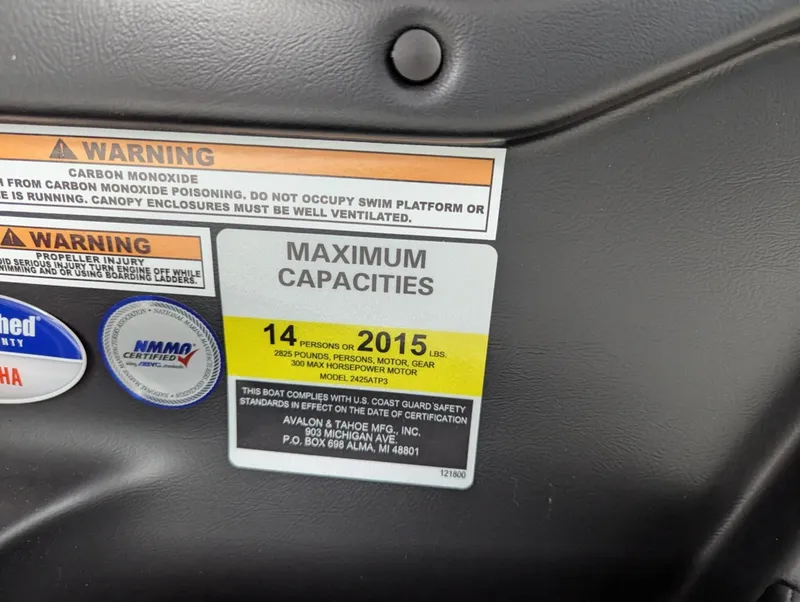 Slide: The Image of Avalon CATALINA 25 QUAD LOUNGER 2025 - 20