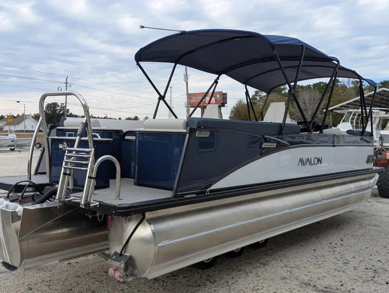 Slide: The Image of Avalon CATALINA 25 QUAD LOUNGER 2025 - 27