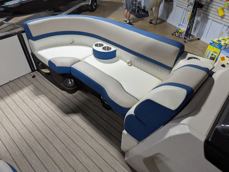 Slide: The Image of Avalon Catalina 23 versa lounge 2025 - 12