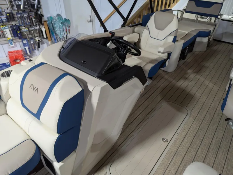 Slide: The Image of Avalon Catalina 23 versa lounge 2025 - 14